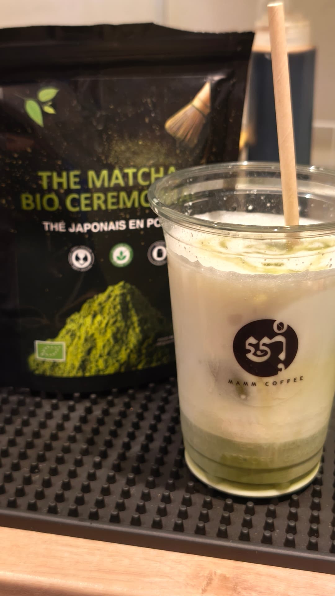 Un ice matcha mamm coffee servi avec du matcha bio cérémoniel